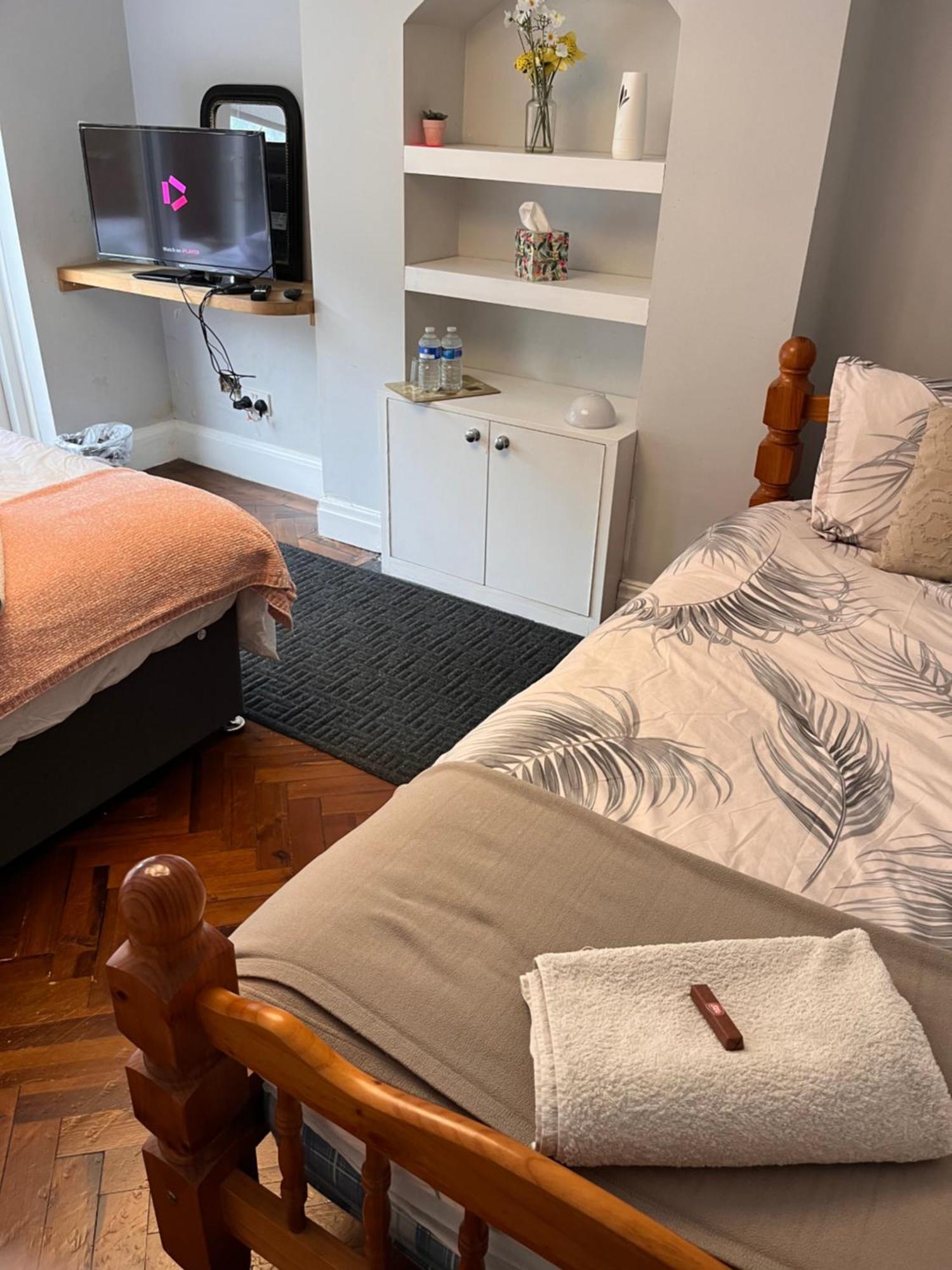 Home From Home Cosy B&B London Ngoại thất bức ảnh