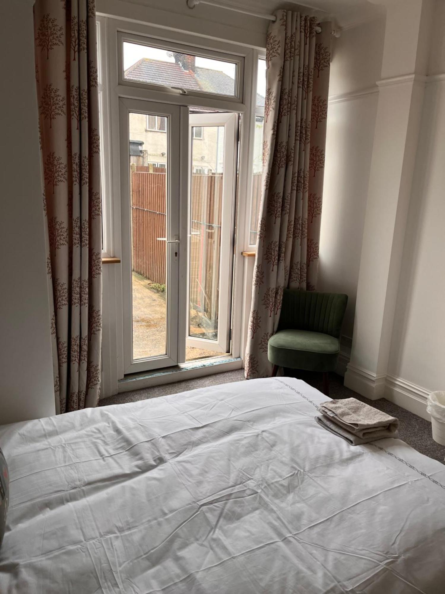 Home From Home Cosy B&B London Ngoại thất bức ảnh